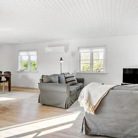 3 Bedroom Lovely In Millinge