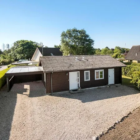 Vakantiehuis 3 Bedroom Lovely In *