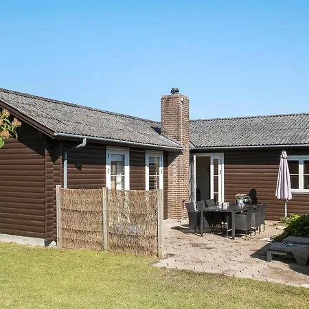 3 Bedroom Lovely In Millinge