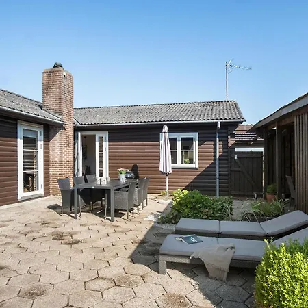 3 Bedroom Lovely In Feriehus *