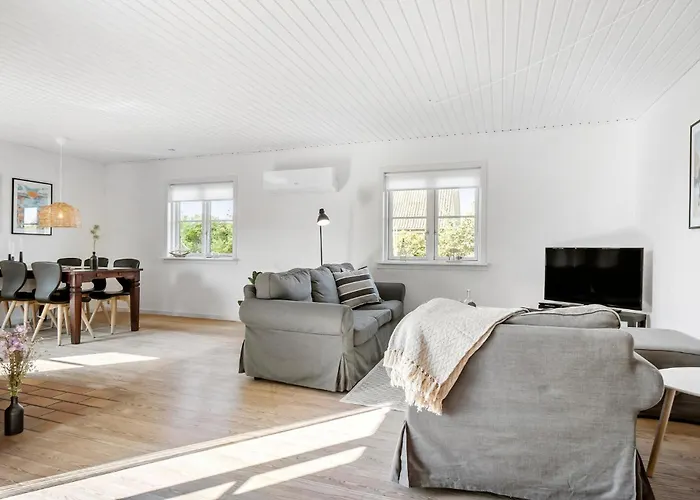3 Bedroom Lovely In Millinge
